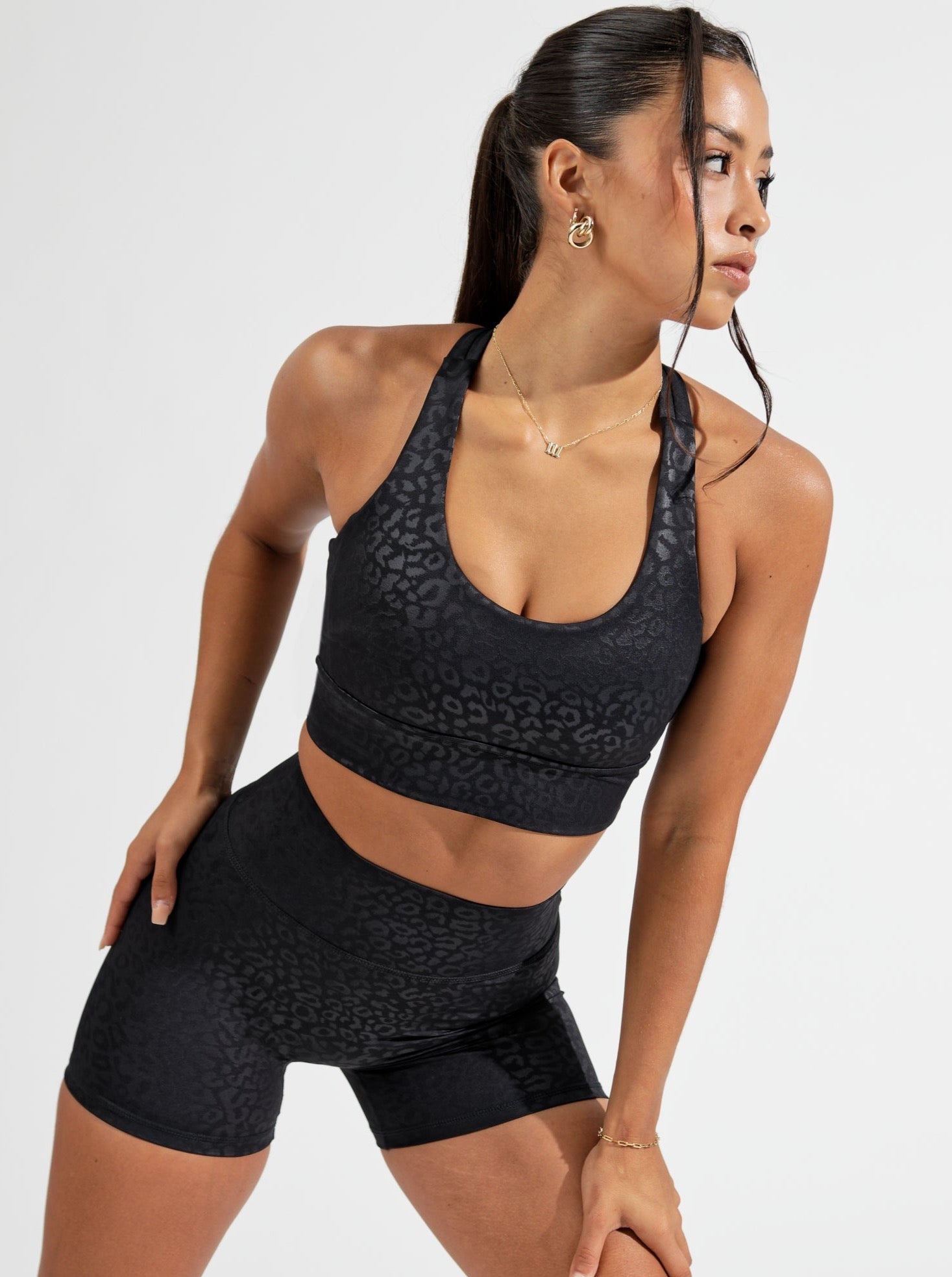 Cute, black sports bras for ladies with considerable tiddies? I'm a 34DD,  these are from BuffBunny but they never stock my size. : r/findfashion