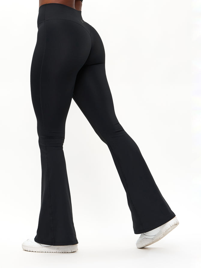 Colorado Fleece Flare Legging - Onyx Black Image 5