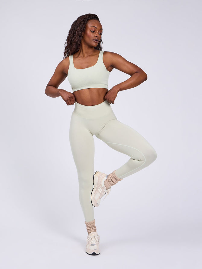 V-Waist Scrunch Butt 2 Piece Workout Set: True to Size Legging & Top  Exercise Outfit – No Front In-seam